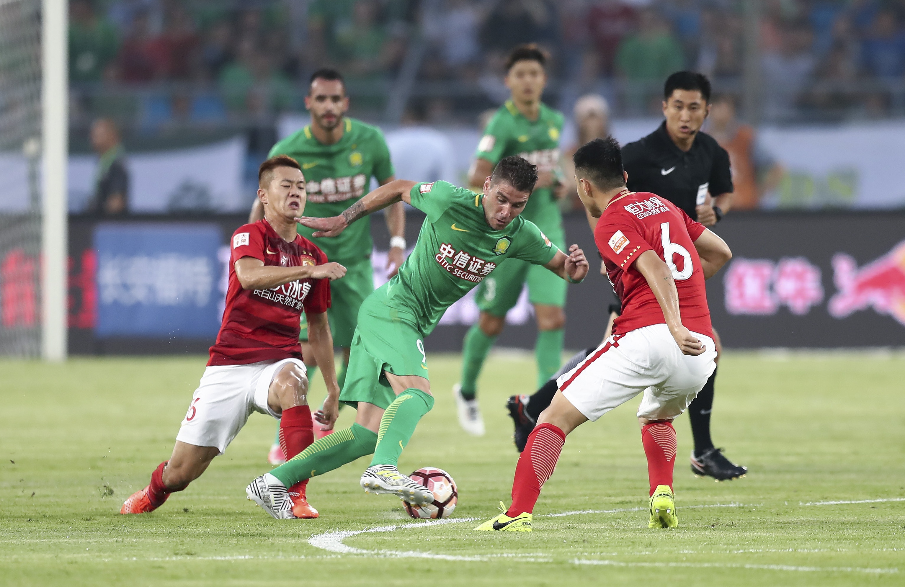 能否原班人马再战一年？ bin 、 Xun 、Elk合同即将到期 knight与ON明年到期